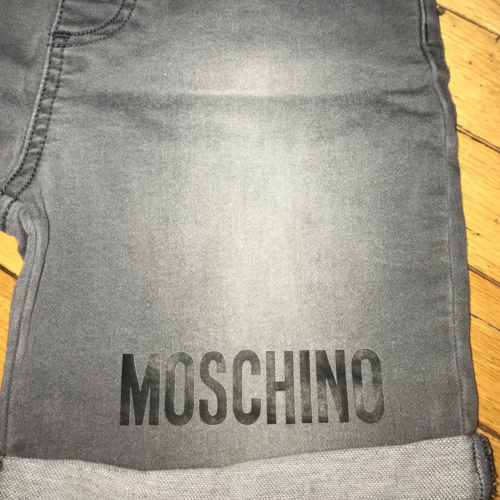 🚫SOLD🚫MOSCHINO SHORTS SZ 8 - Picture 3 of 6